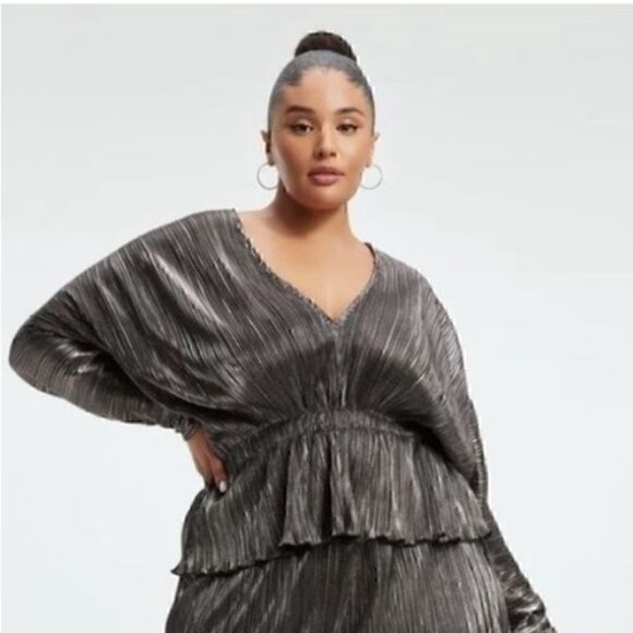 NWT Good American Plisse Deep V-Neck Dolman Blouse in Chrome Size L/XL - Picture 1 of 14